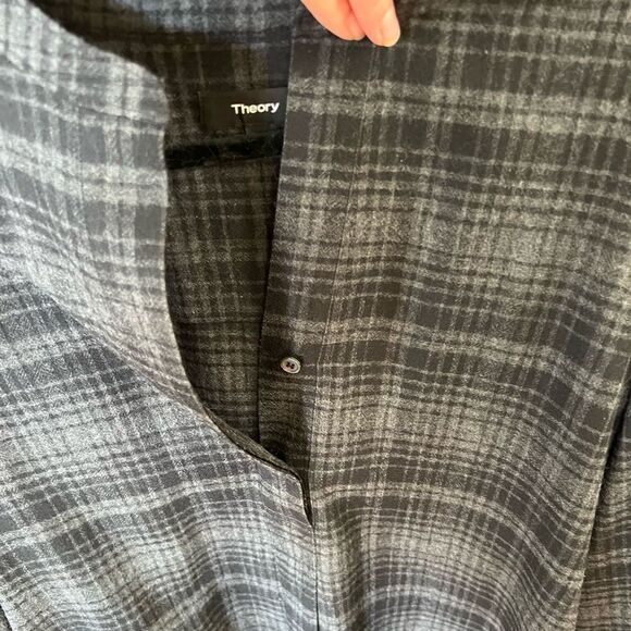 THEORY WOOL V NECK - Picture 3 of 4